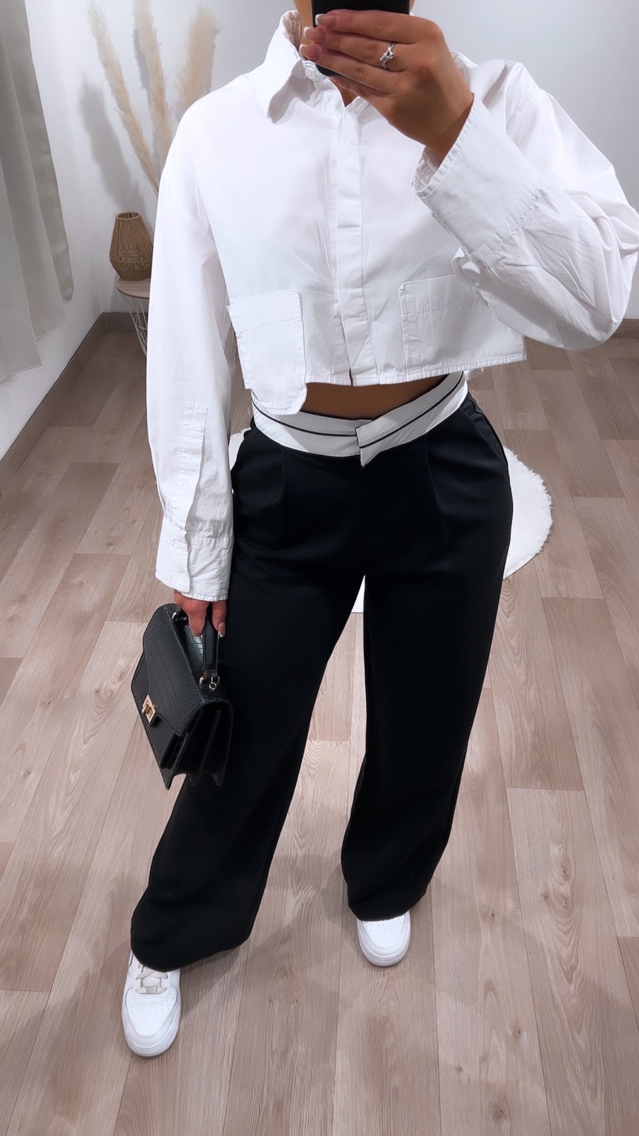 Pantalon noir avec bande blanche